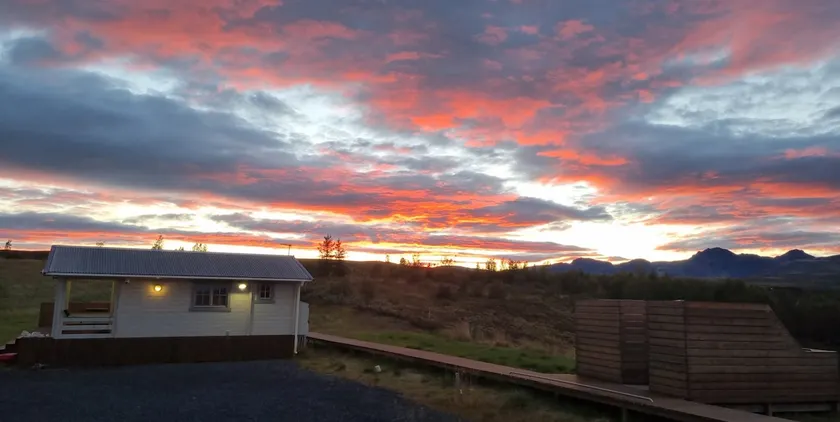 Golden Circle Lakeside Cabin with Private Hot Tub - Image 1