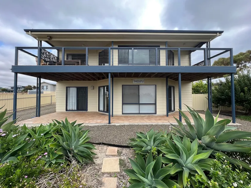 Sandcastle - A Esplanade Place, Stunning Views - Image 1