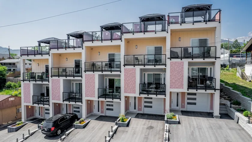 Beach Retreat at Aisha's Jewel - Luxury Townhome - Image 1