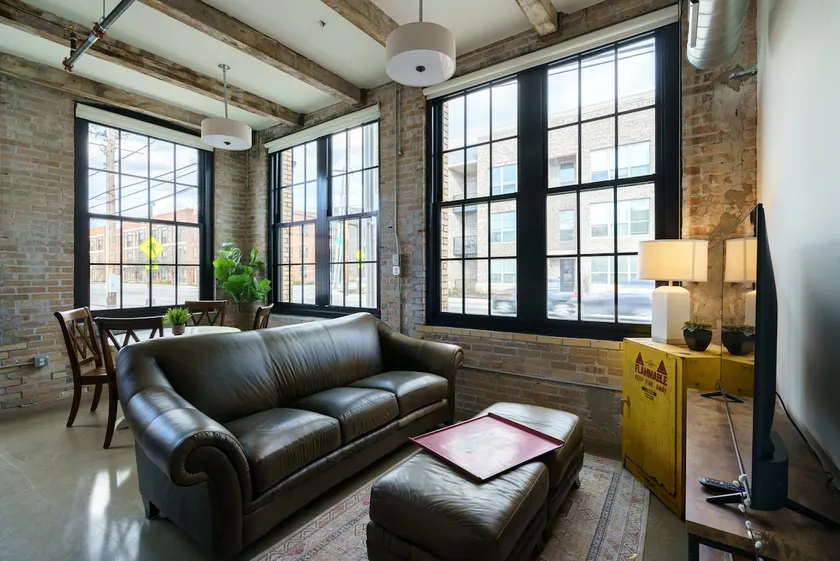 The Corner Suite - Renovated Factory Flat - Image 1