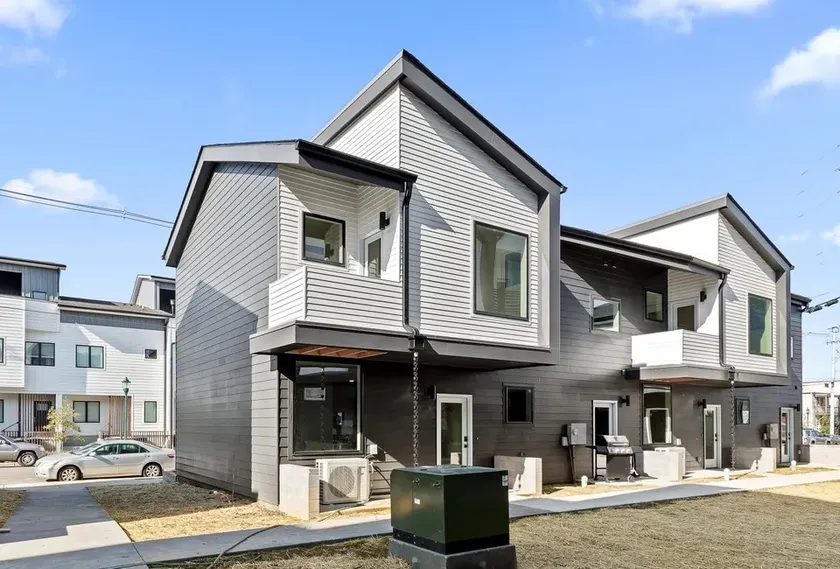 Riverwalk Townhome on South Broad - Image 1