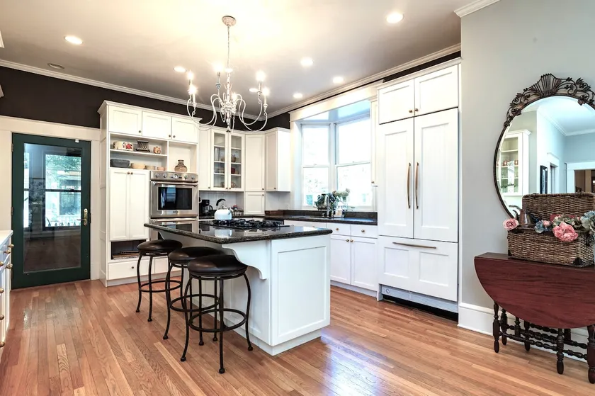 Best Location! Walk, Shop & Eat on Summit, Grand & Selby; Sleeps 15! - Image 1