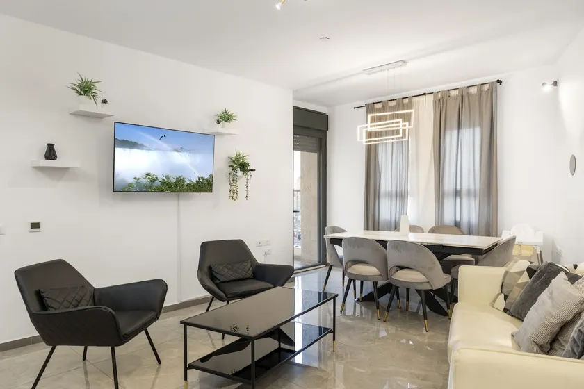 City Center Luxury 2 Bdr Apartment - Image 1