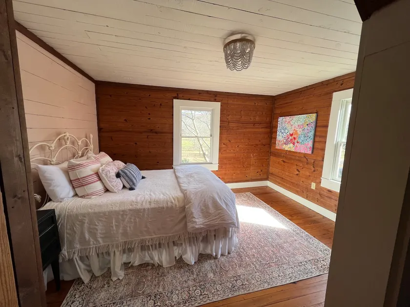 Sautee Valley Farm Cottage- 10 minutes from Helen and Unicoi State Park - Image 1