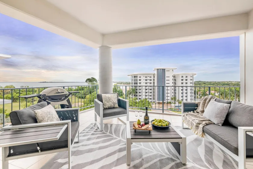 Captain's Lookout - Penthouse Living at Cullen Bay - Image 1