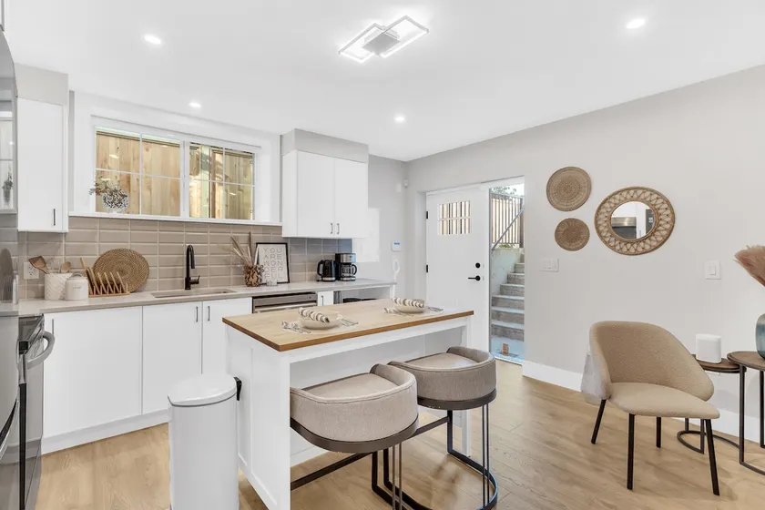 Cozy 1BR Suite Near Kerrisdale Village - Image 1