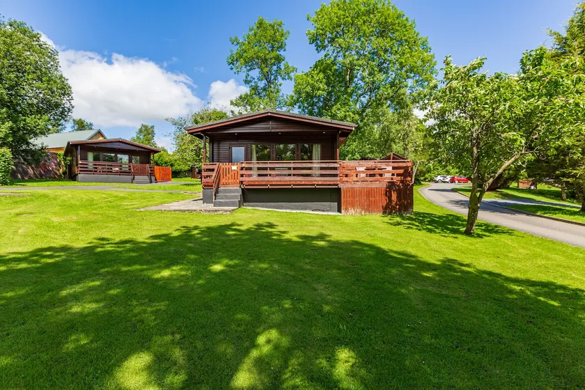 Bluebell Lodge 3 with Hot Tub - Image 1