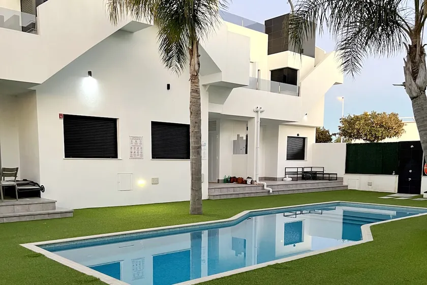 Modern Apartment Near Golf, Beach & Marina - Image 1