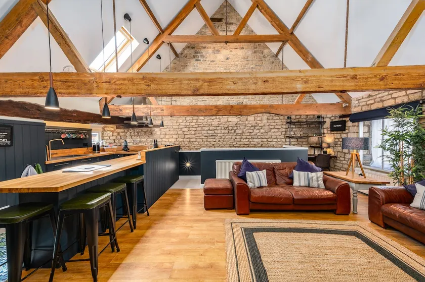 Luxury boutique 3 bedroom central loft apartment - Image 1