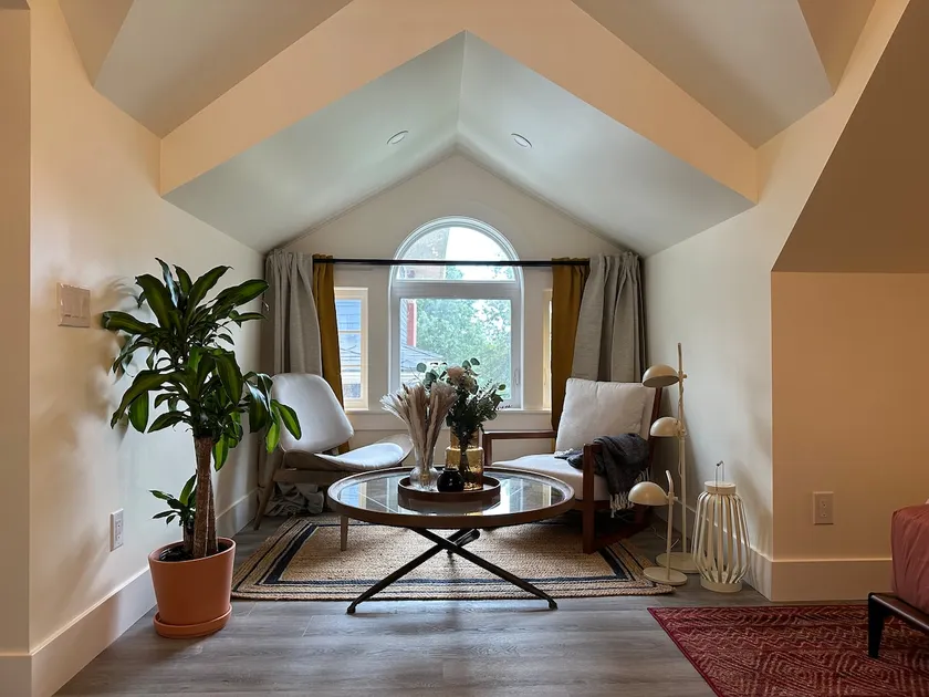 Guest House | Luxury & Elegance - Image 1