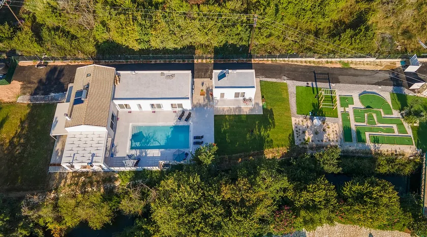 Brand-new Family Villa Ami, with private mini golf - Image 1