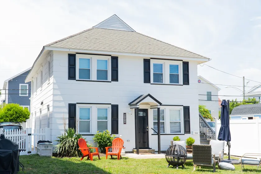 The Beacon OC 1- Cozy 3 Bedroom, Close to All! - Image 1