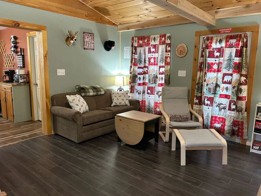 Country cabin at Timbers' Edge - Image 1