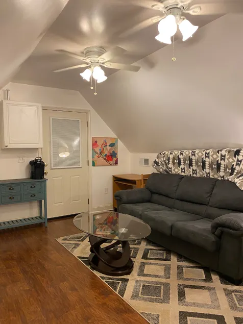 Spacious & Private 2nd Flr. Apt. - Image 1