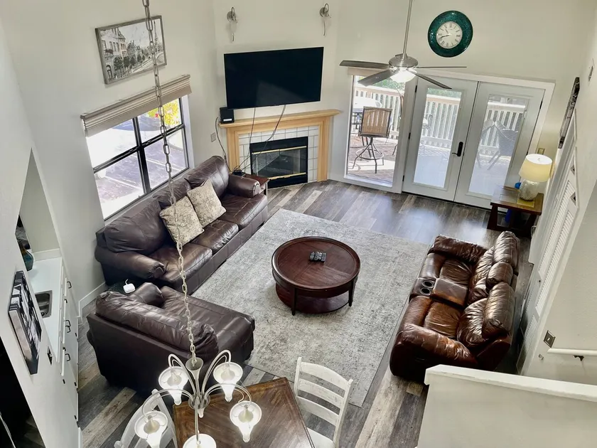 Lissa's Retreat- 4 BDRM 3 BA Sleeps 12! Indoor Pool, Gym, Fishing, Golf, & Park - Image 1