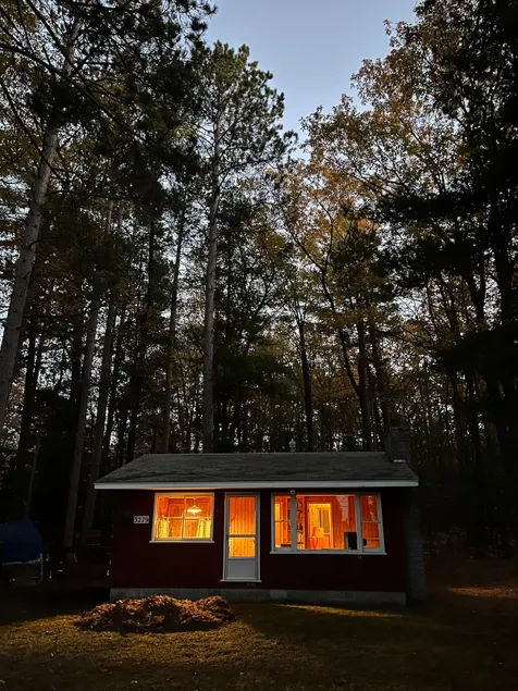 Little Red Cottage in the Woods - Image 1