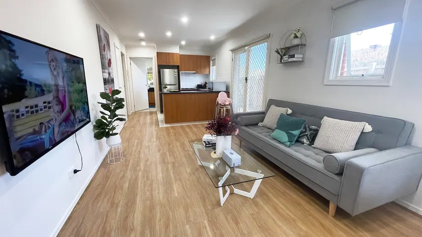 Hidden Gem 1-Bedder in Box Hill Prime Location - Image 1