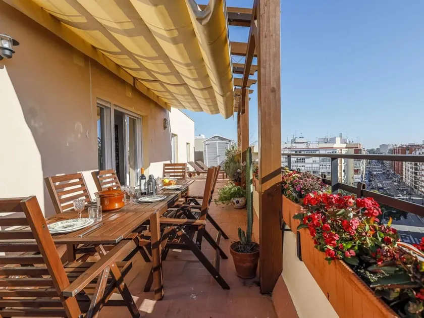 Penthouse w/ terrace - Image 1
