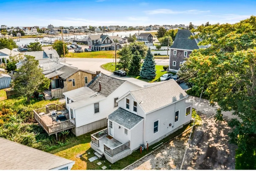 Charming Marshfield Home - Image 1