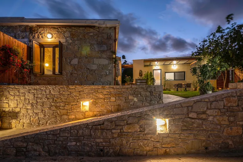 Cavos Luxury Apartments - Image 1