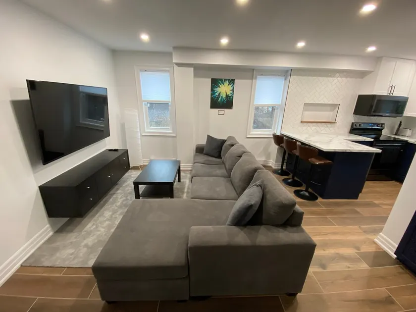 Modern furnished rental, open concept - Image 1