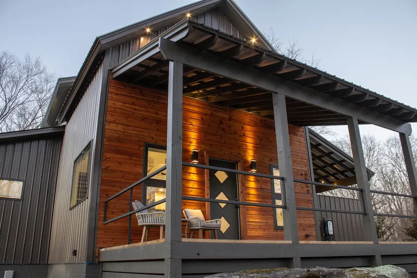 Betty's Cabin- Romantic Hot Tub Getaway! - Image 1