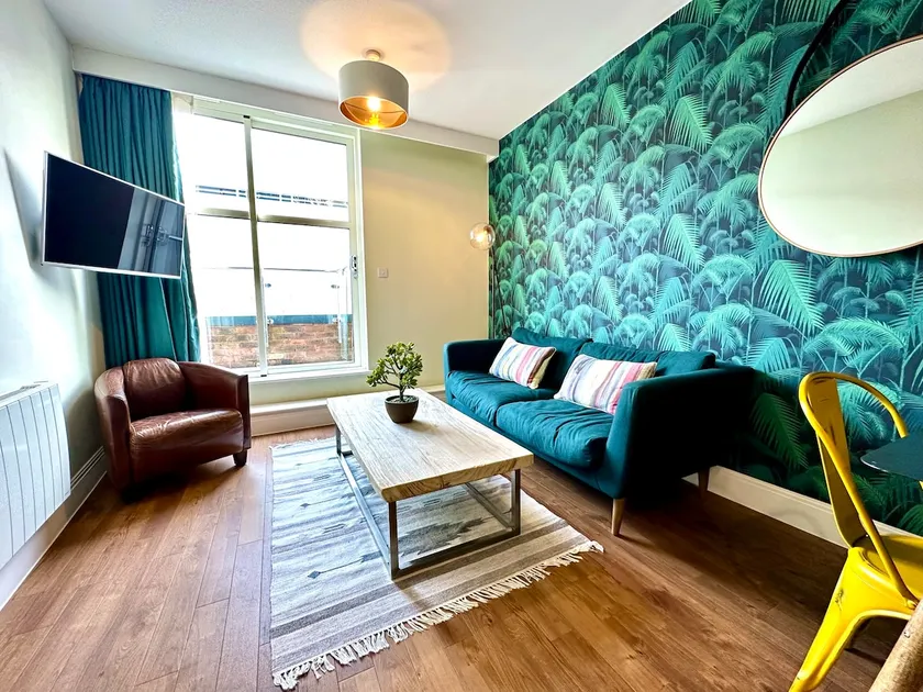 Amazing Modern Apartment - Free Secure Parking! - Image 1
