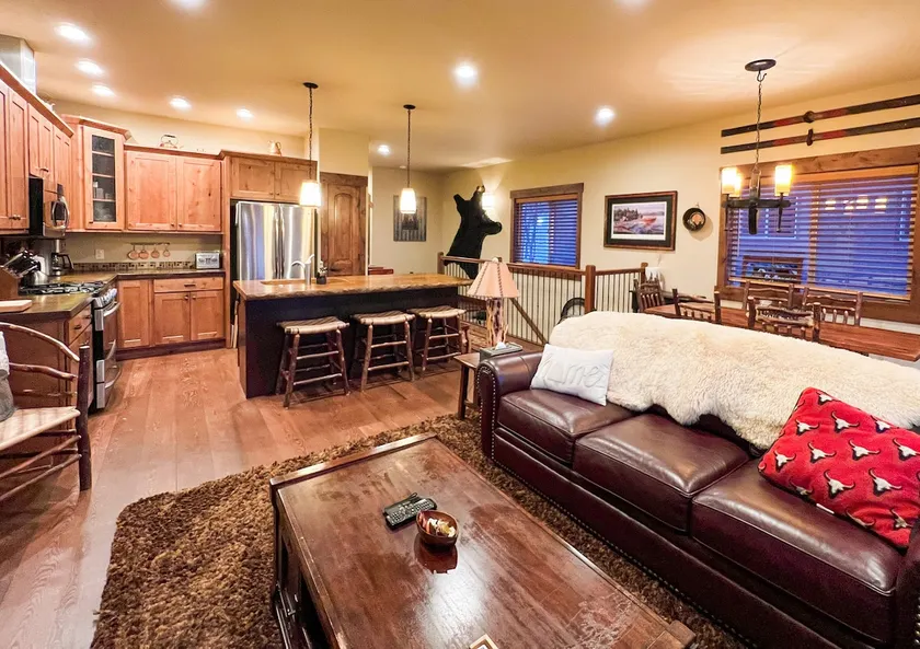 Lakeview Cabin Condo with Balcony Hot Tub - Image 1
