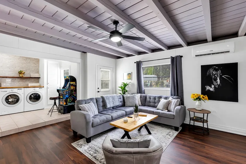 Cozy 4/2, King Beds, Pergola, Hot Tub & Pool! - Image 1