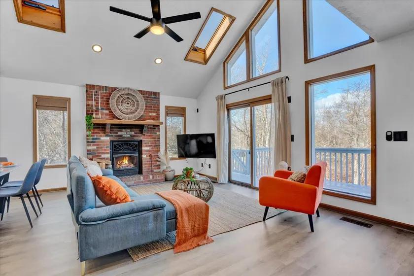 PoconoDreamChalet-HOT TUB/GameRoom/Kids/Pool/Pets - Image 1