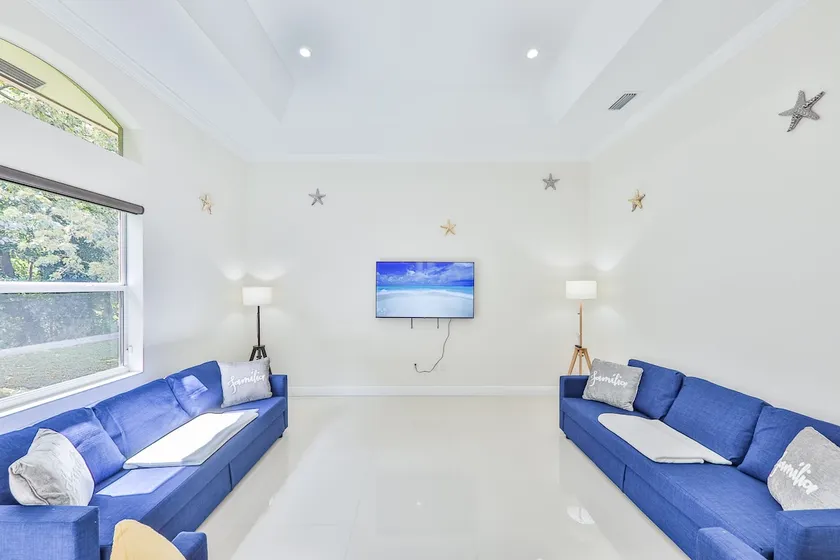 Supremacy Villa STR-6110 - Image 1