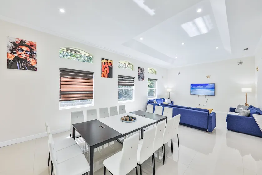 Luxury 5BR Villa near Hard Rock Casino - Image 1