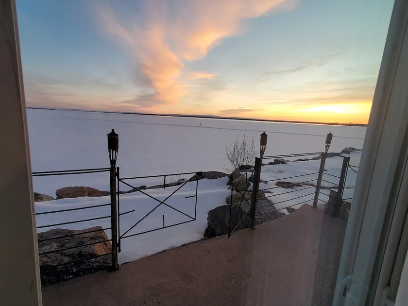 Lakehouse retreat - Image 1