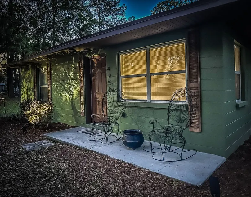 Willis Oaks Country Cottage - Image 1
