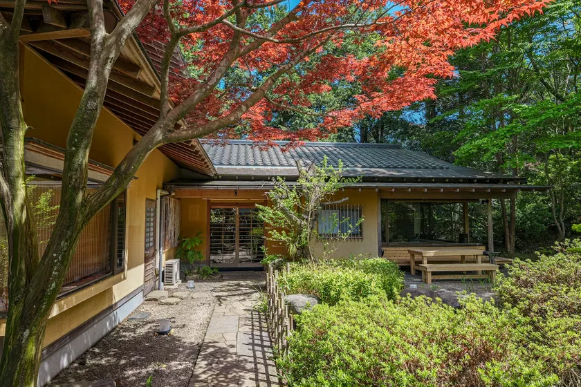 Modern Japanese hot spring inn surrounded by nature, with 4LDK 200 ㎡ of private space! BBQ/Projector - Image 1