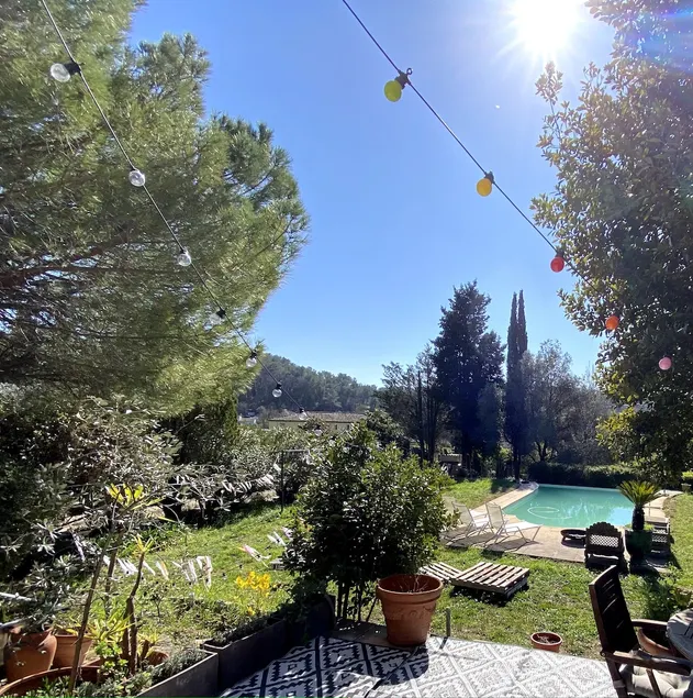 Spacious studio, swimming pool access & garden - Image 1