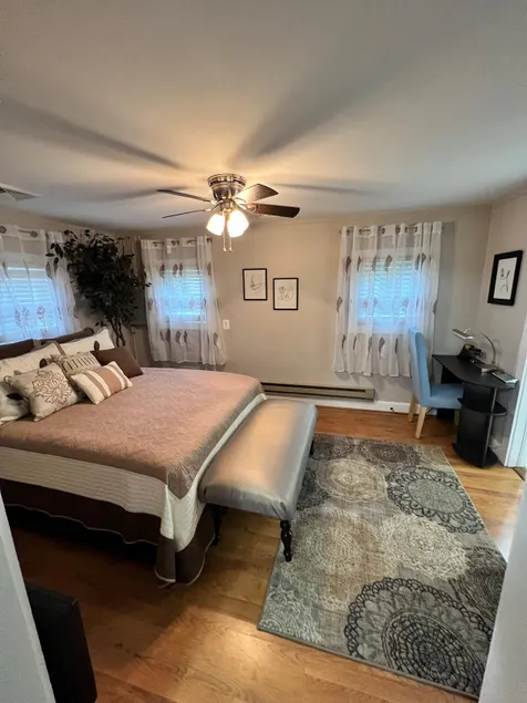 Cozy Cottage w/ Warm Finishes and Central Location - Image 1