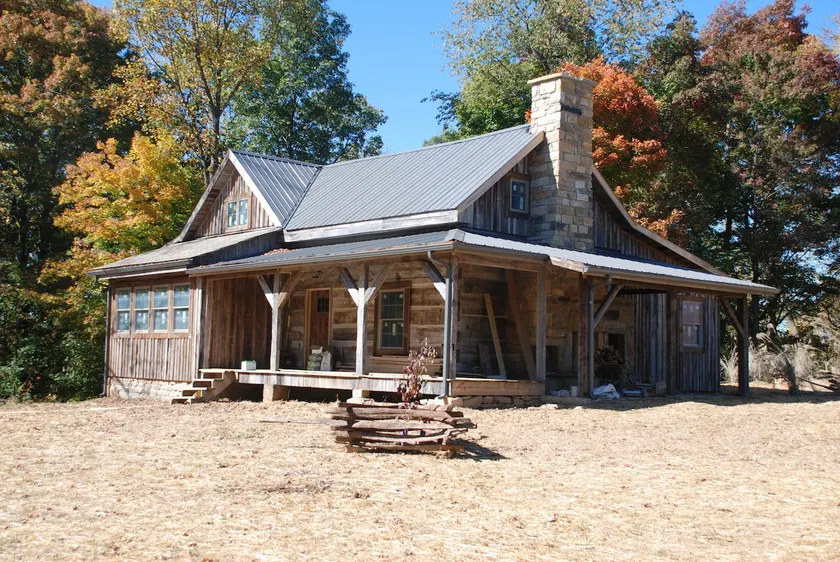 Historic log cabin getaway! - Image 1