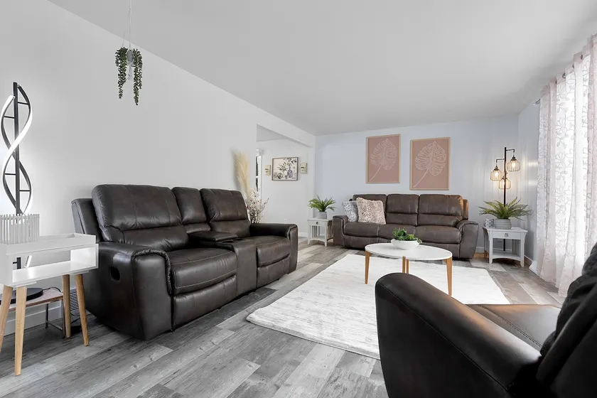 The Meadows: 4 Bed Rooms, 2.5 Bath, 7 Beds - Image 1