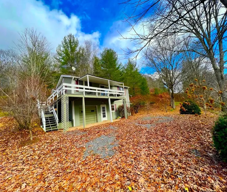 Cozy Mtn. Home in Newland - Image 1