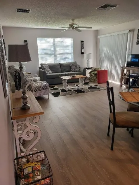 Villages home with Lanai & Golf Cart - Perfect location, golfers paradise - Image 1