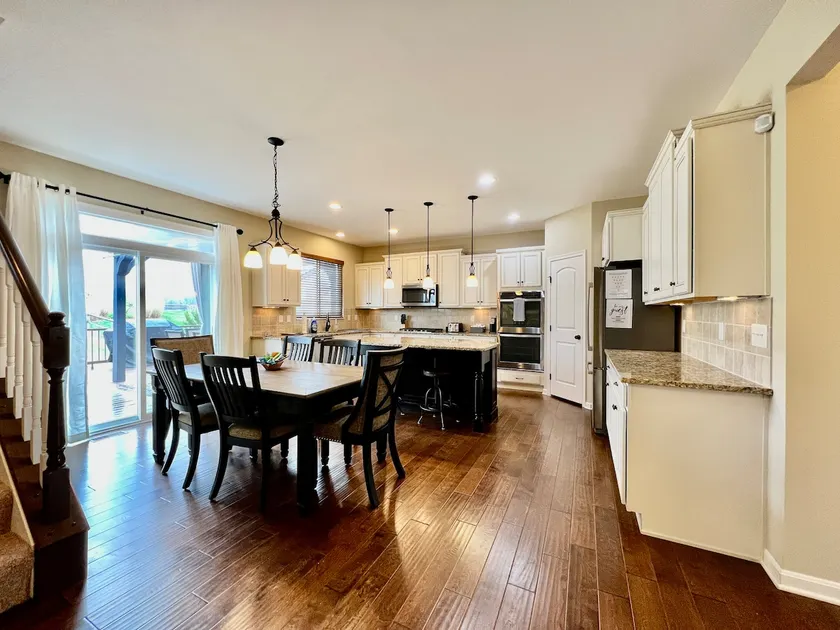 Large Executive Home In Lebanon Golf Community - Image 1