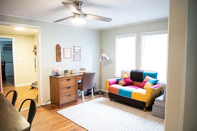 Sister Charm • Close to downtown! - Image 1