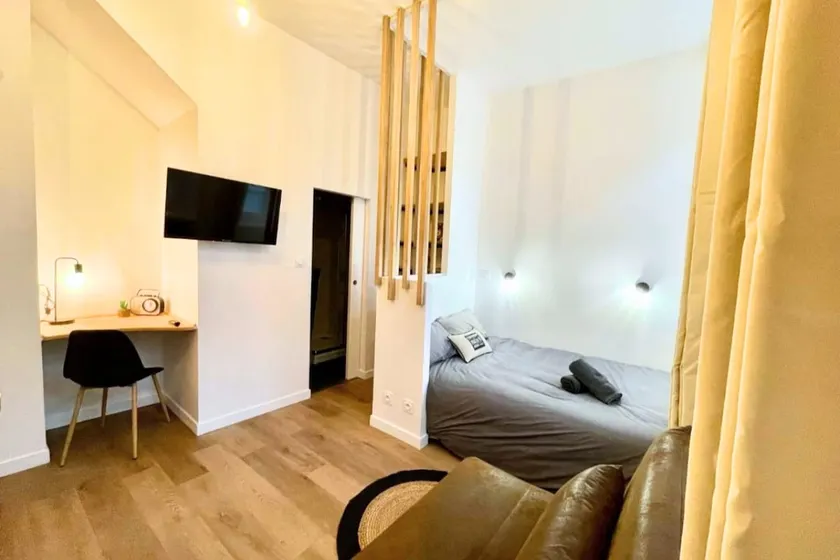 LE VOLTA * Beautiful Downtown Apartment * Calais - Image 1