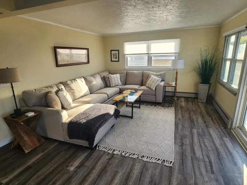 Lakeview Loft - Image 1