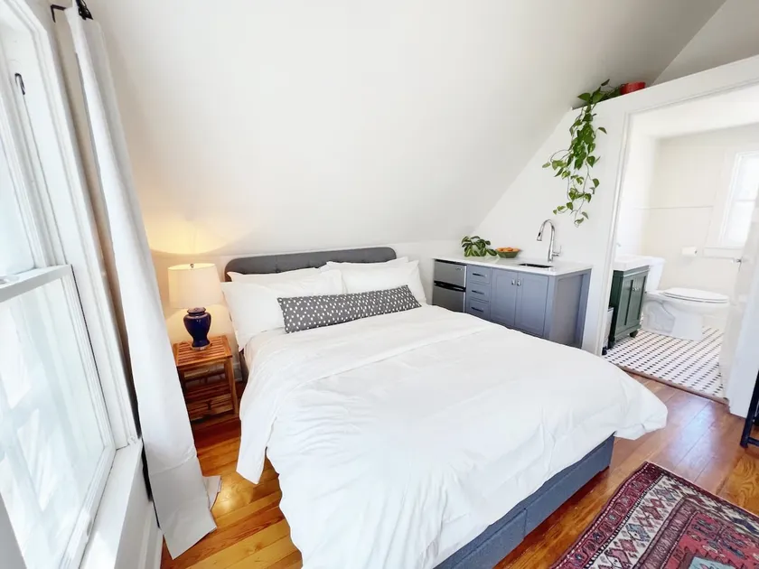 Newly renovated guesthouse in walkable area! - Image 1