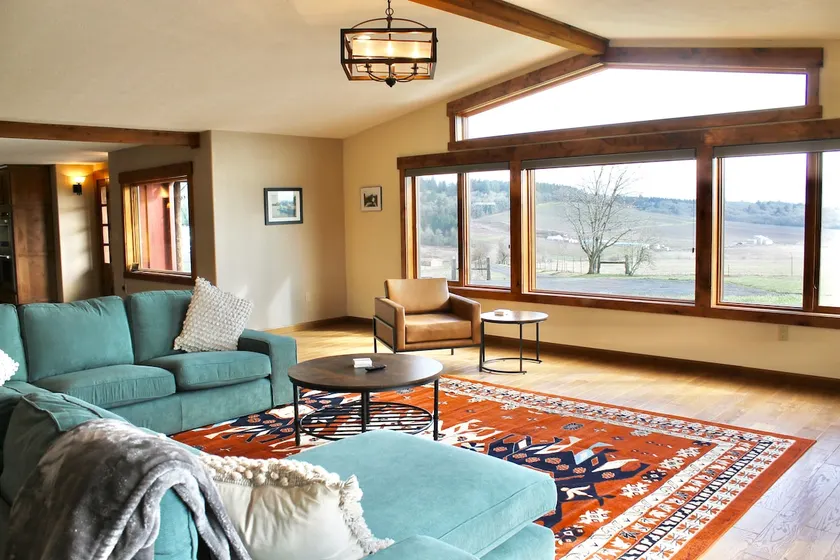 Vineyard House with a hot tub and beautiful views - Image 1