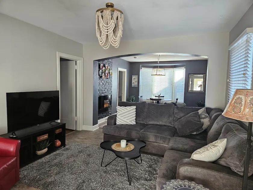 Downtown Bungalow - Entire house close to College - Image 1
