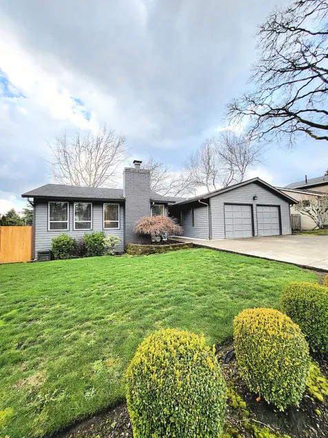 NEW!Beaverton Haven with yard; Pets Allowed - Image 1