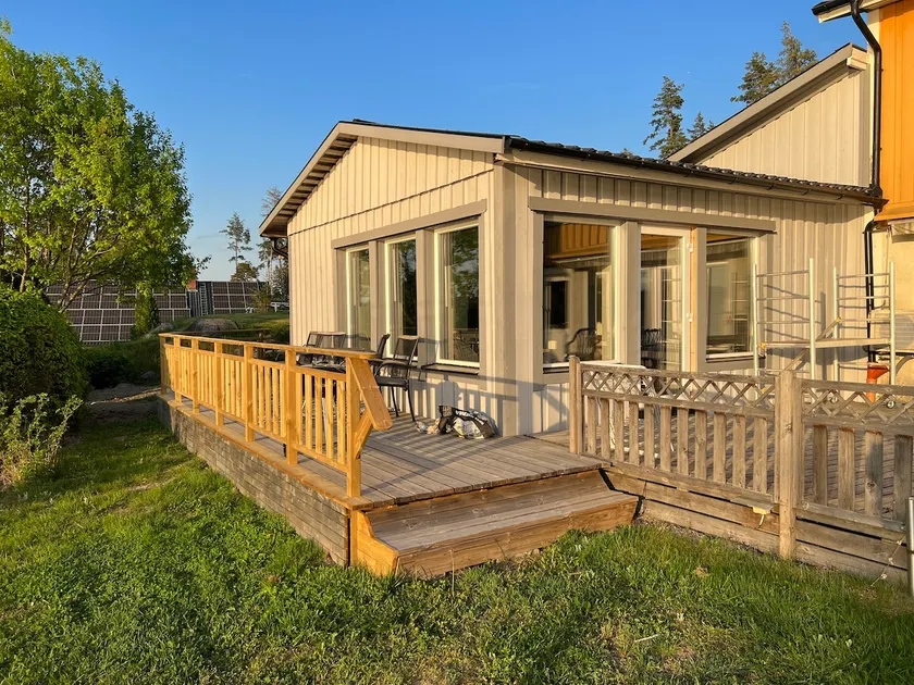Guesthouse - at the shore of Lake Mälaren - Image 1